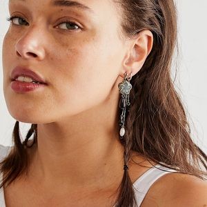 Free people pearls and shells earrings set